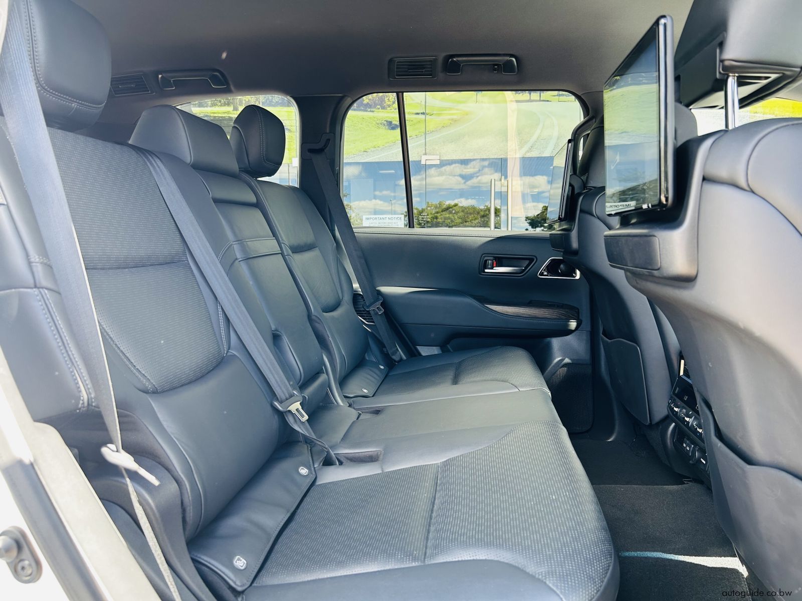 2021 Toyota Land Cruiser 300 Series ZX photo