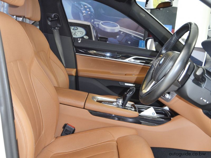 2018 BMW 750i photo
