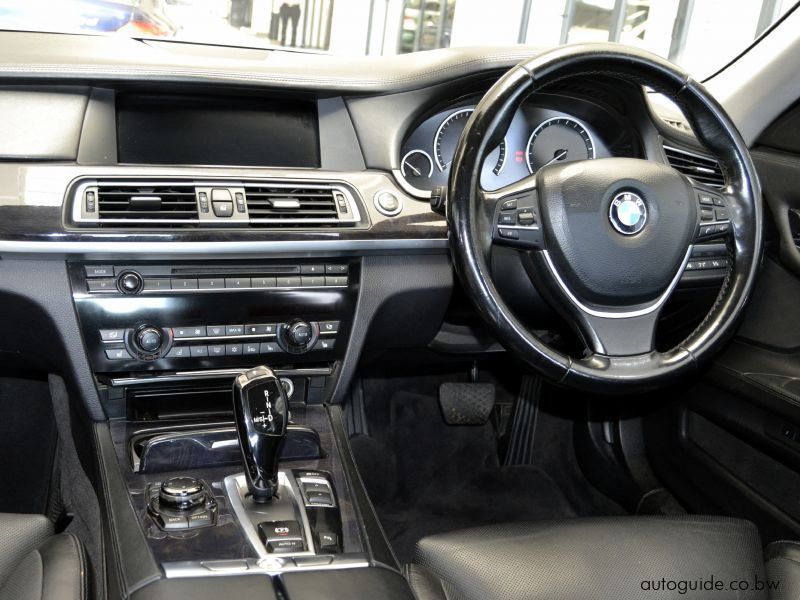 2009 BMW 750i photo