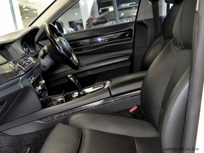 2009 BMW 750i photo
