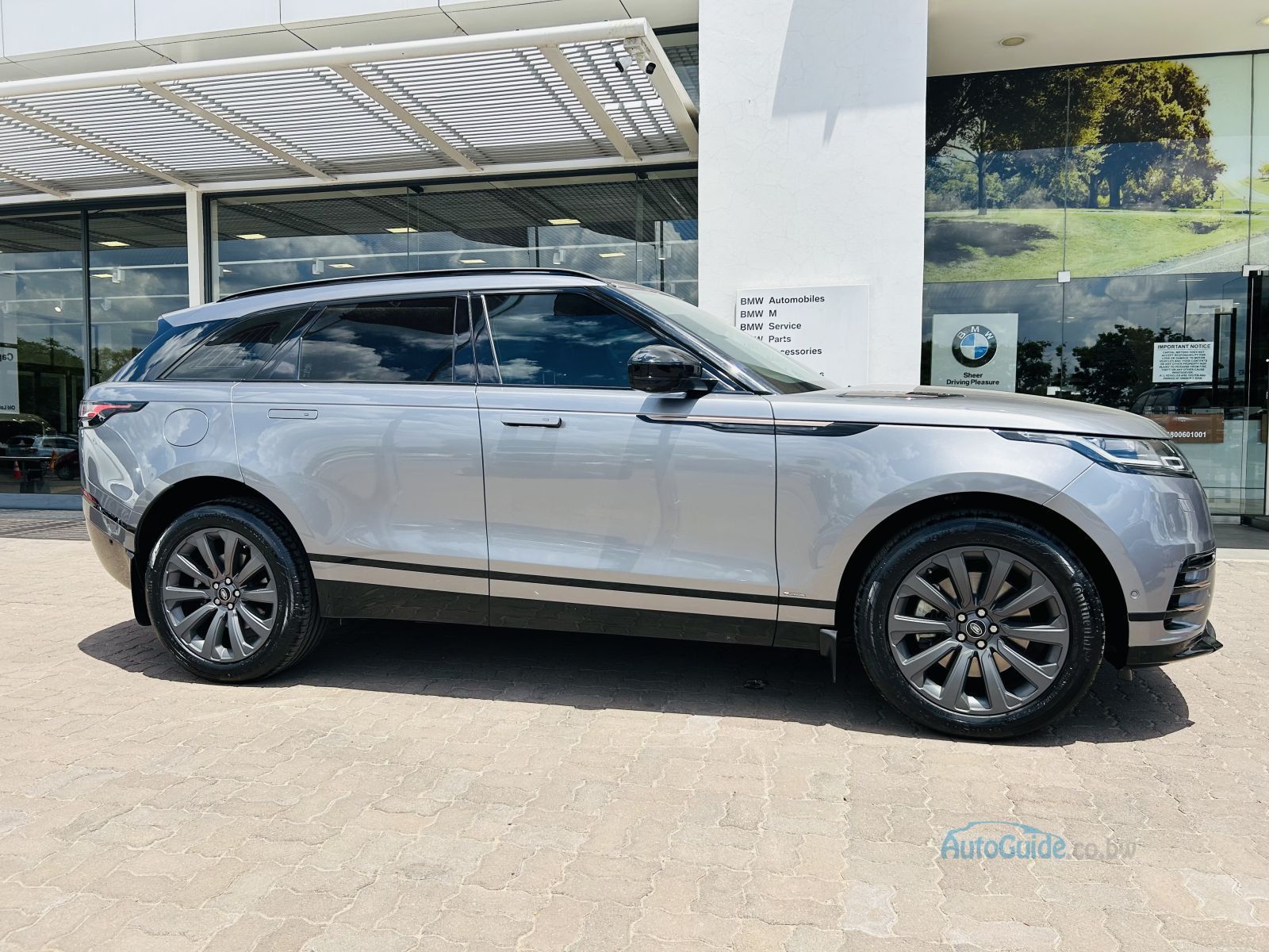 2021 Land Rover Range Rover Velar SE photo