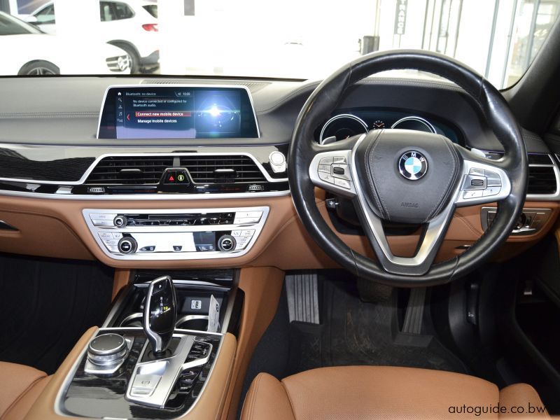2018 BMW 750i photo