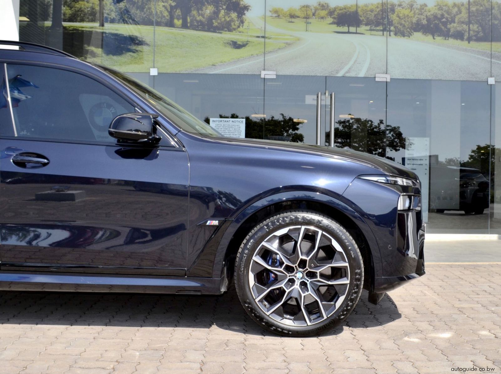 2023 BMW X7 M60i pictures