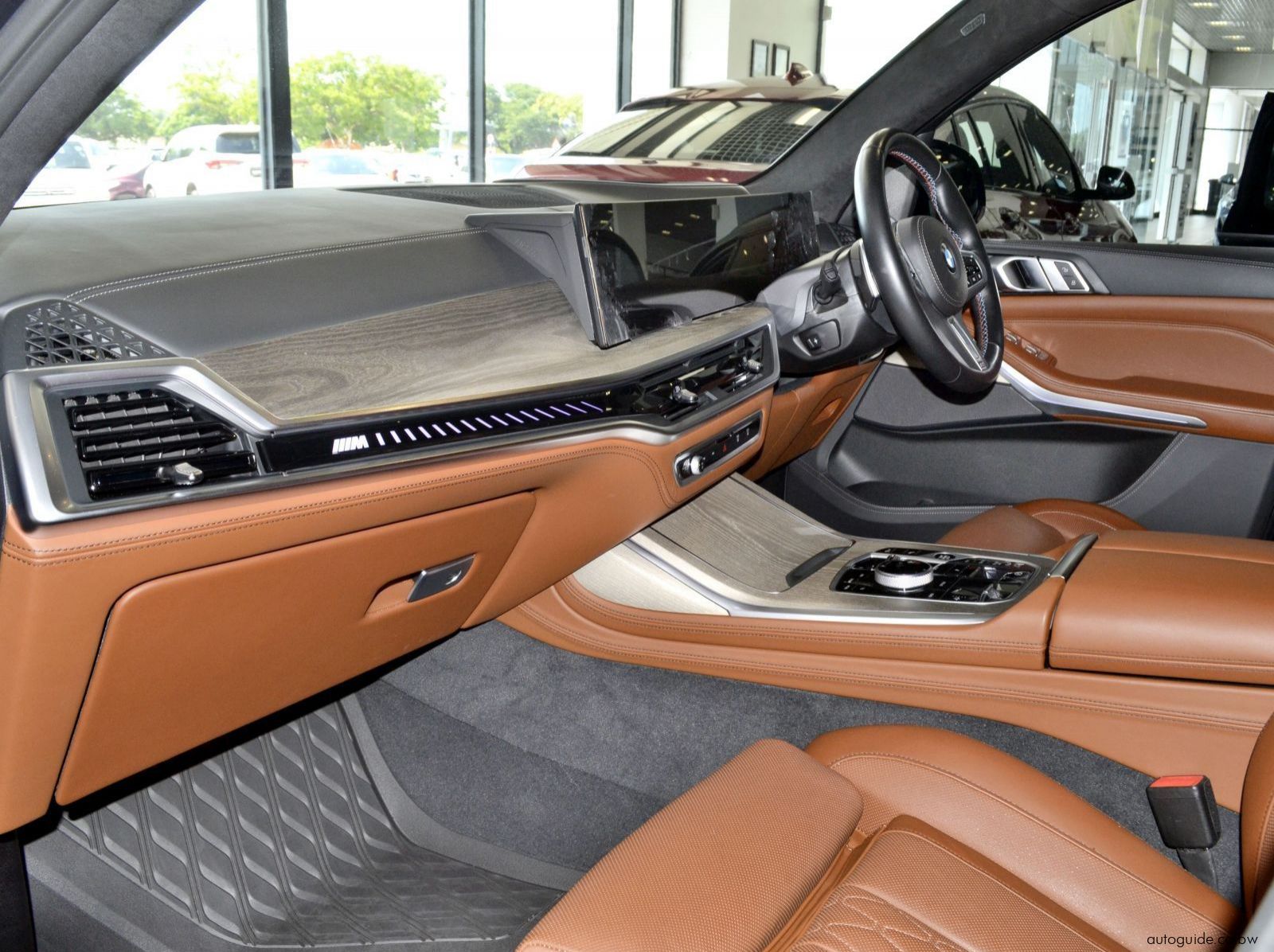 2023 BMW X7 M60i pictures