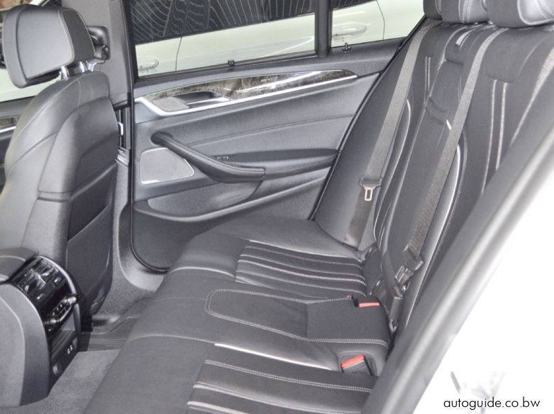 2021 BMW 520d pictures