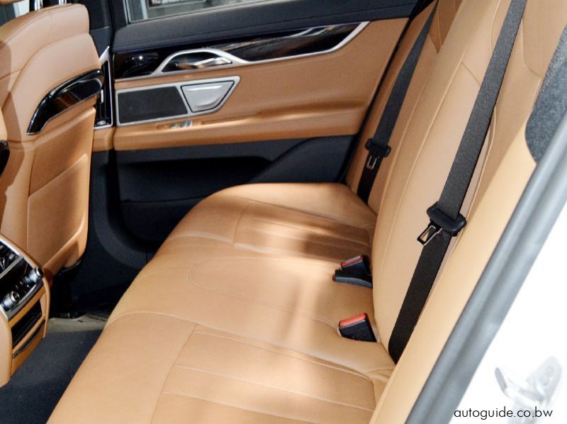 2018 BMW 750i pictures