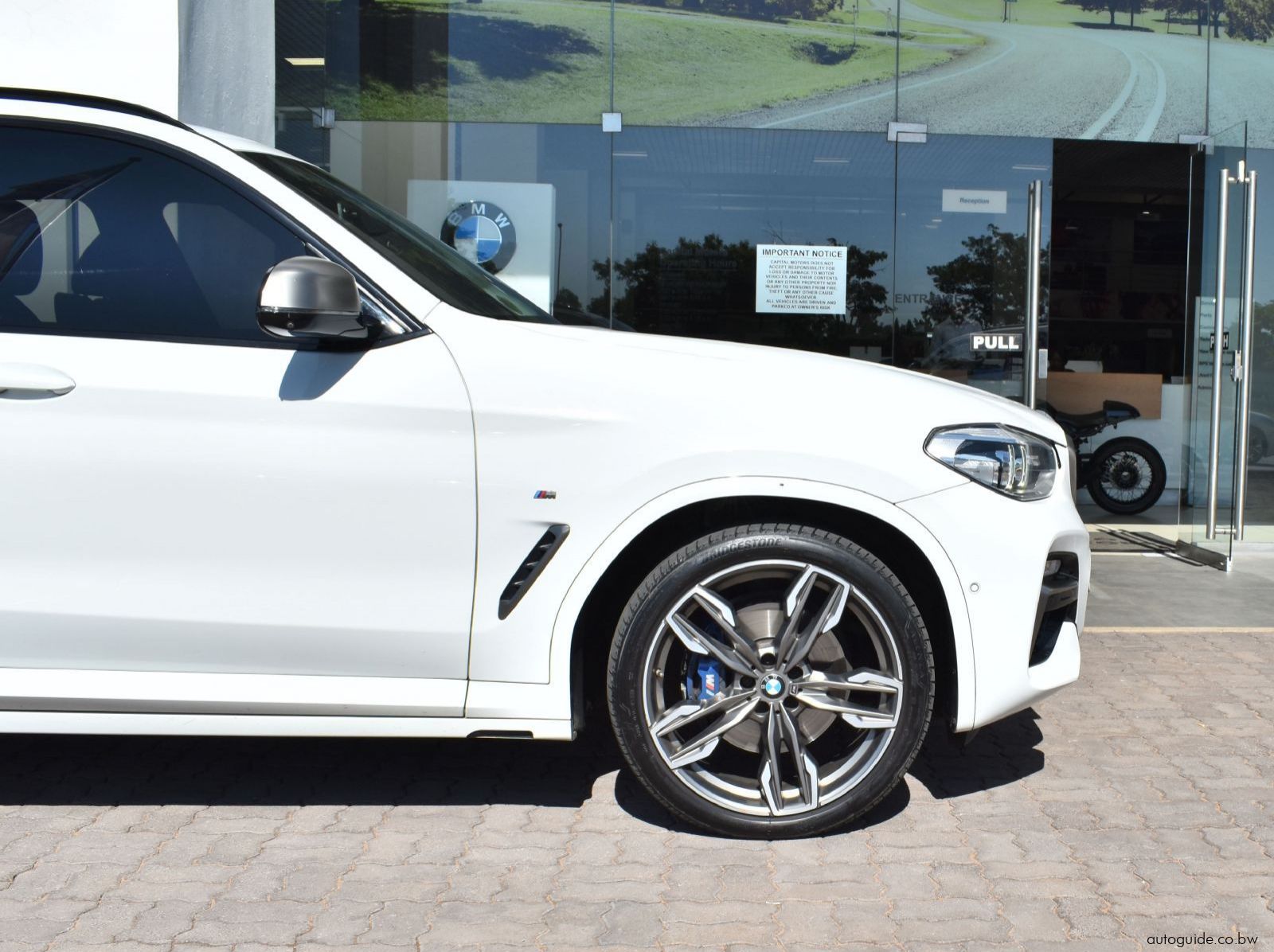 2019 BMW X3 M40d pictures