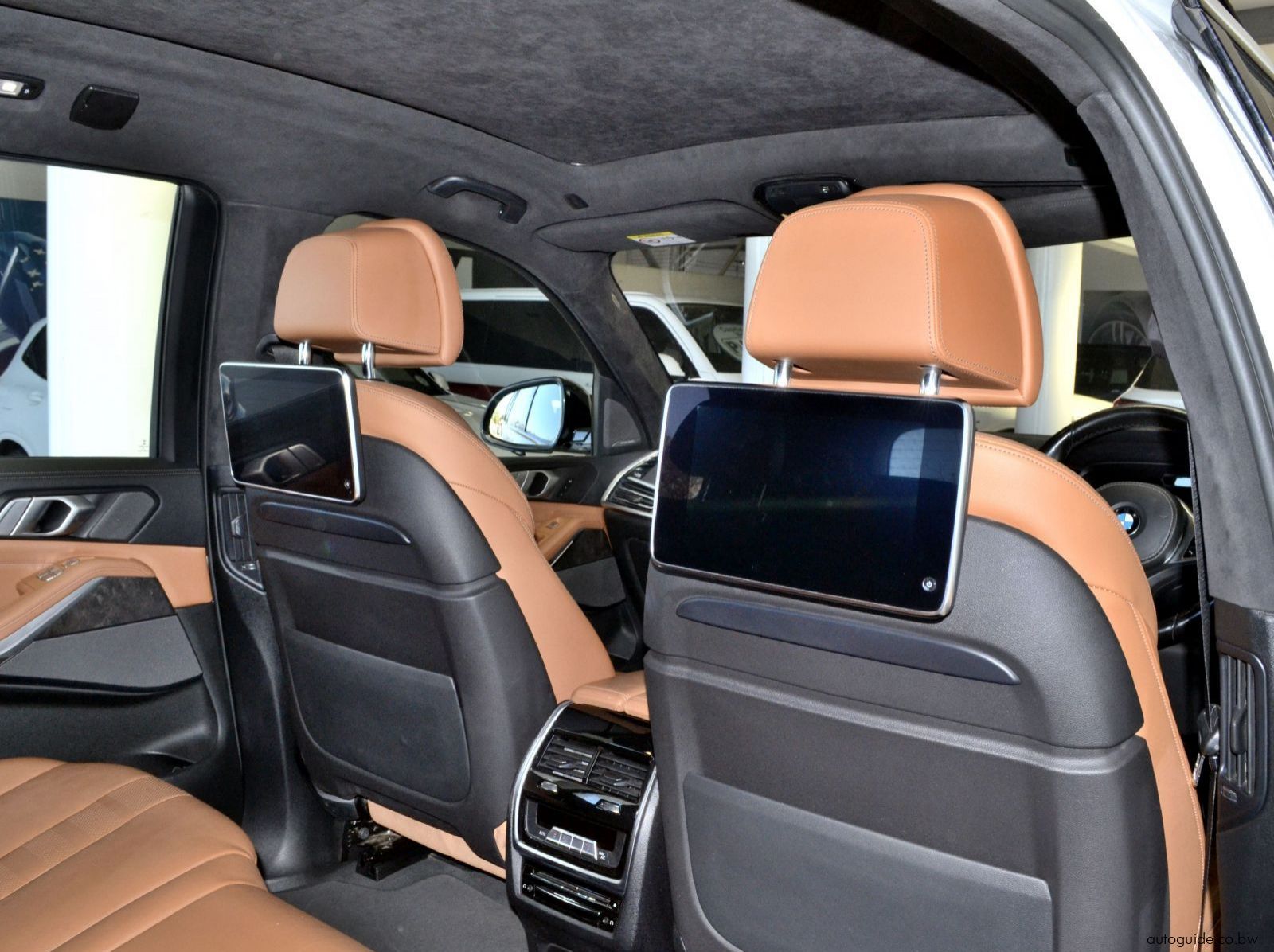 2019 BMW X7 M50 d pictures