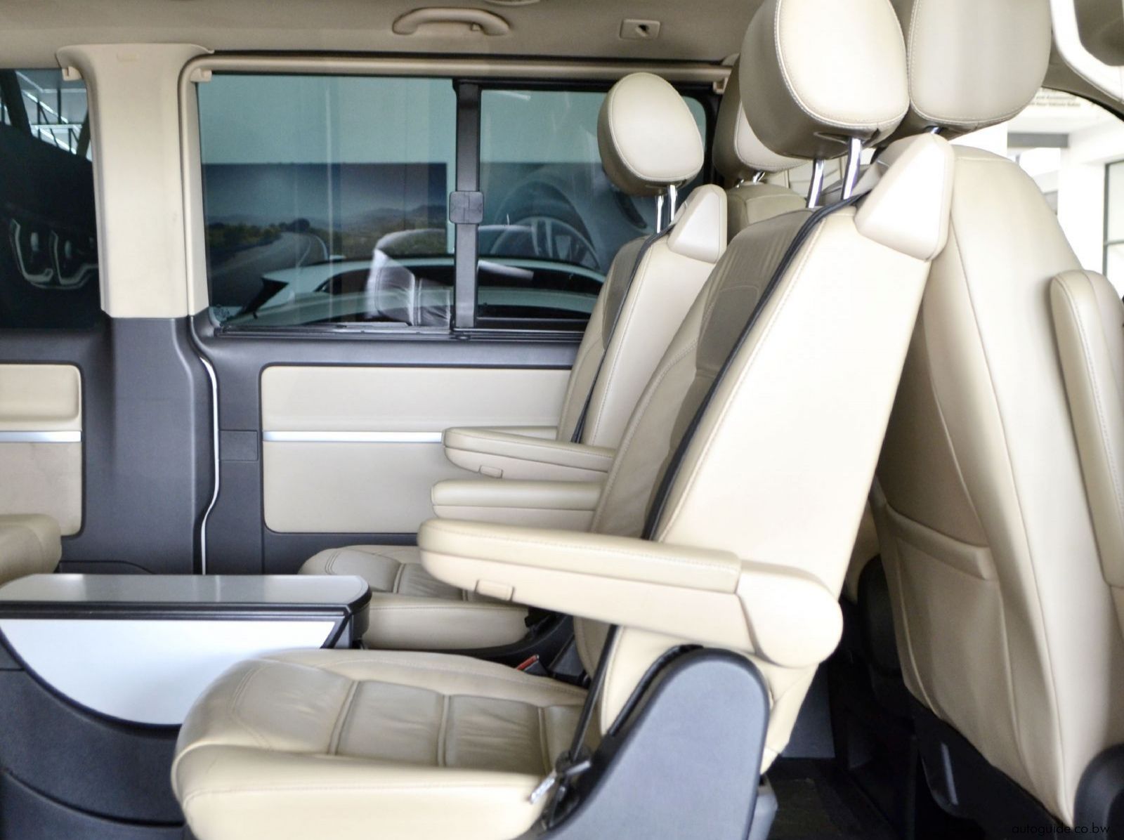 2018 Volkswagen Caravelle TDi pictures