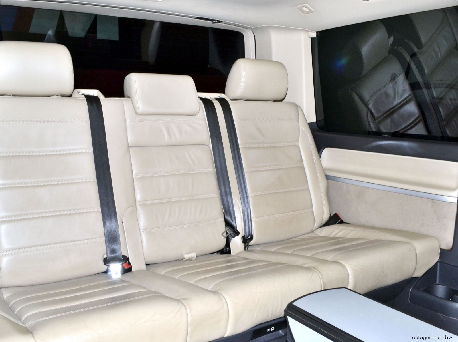 2018 Volkswagen Caravelle TDi pictures