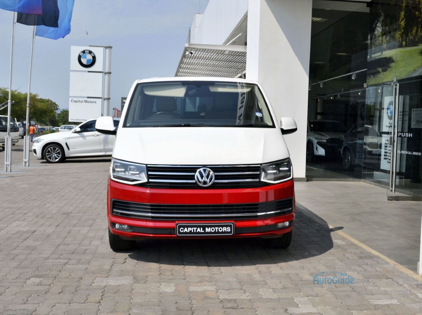 2018 Volkswagen Caravelle TDi pictures