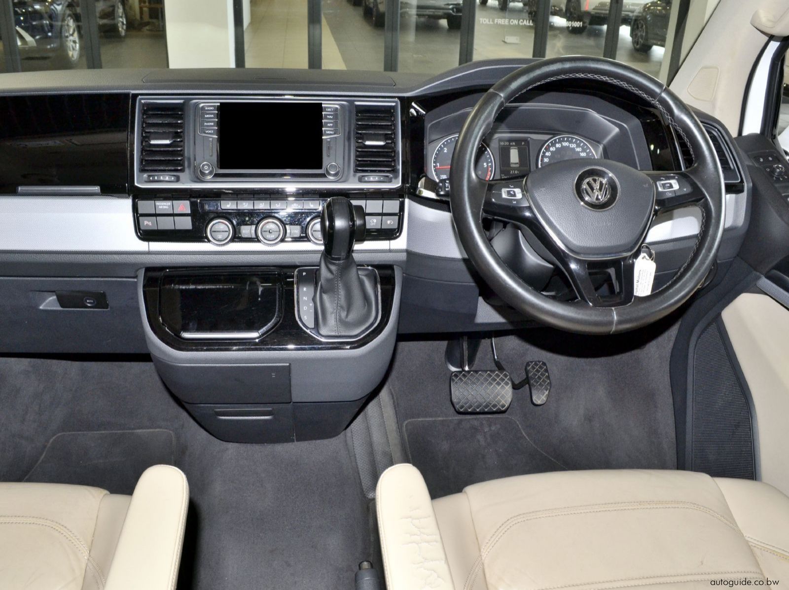 2018 Volkswagen Caravelle TDi pictures