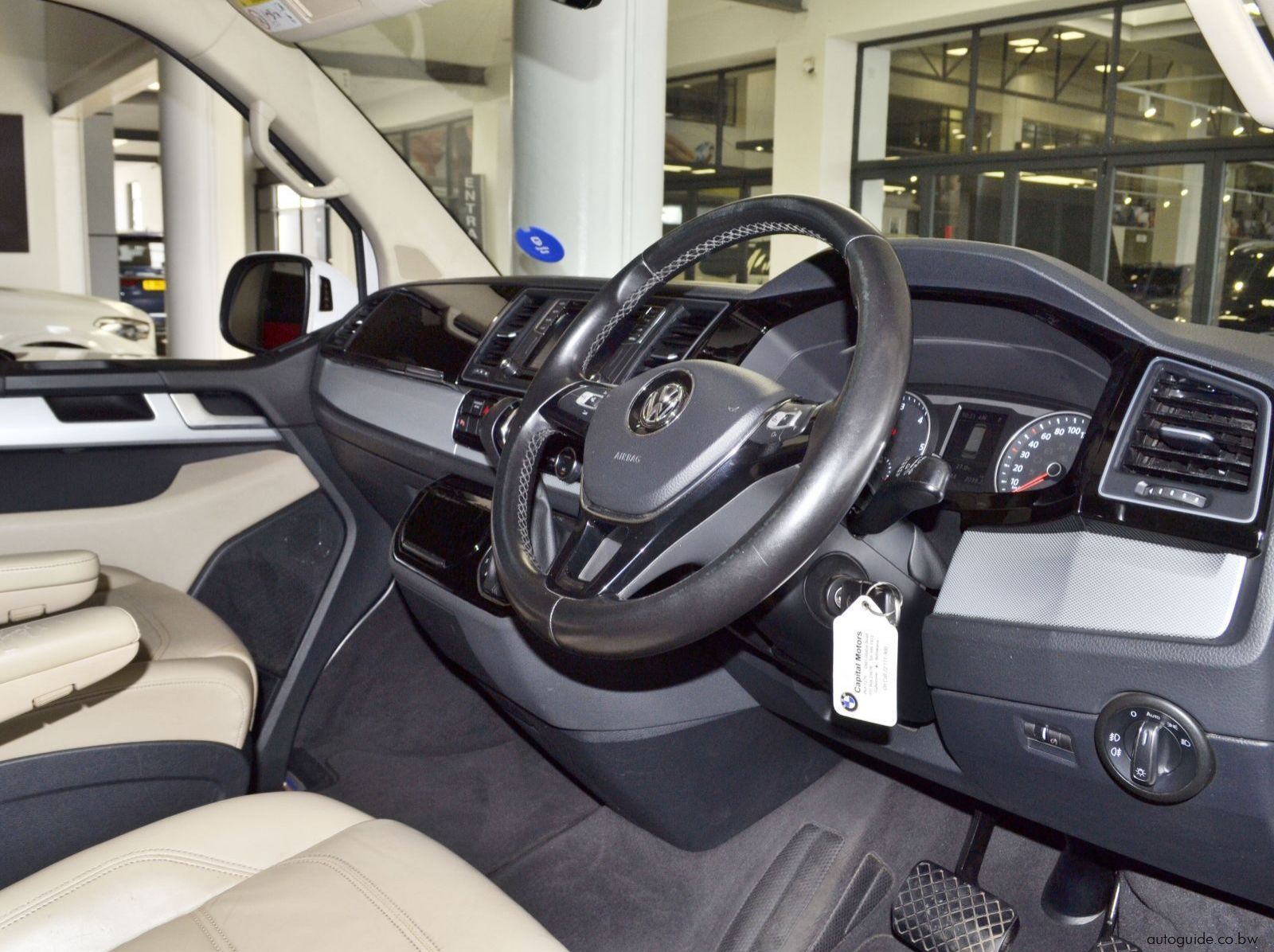 2018 Volkswagen Caravelle TDi pictures