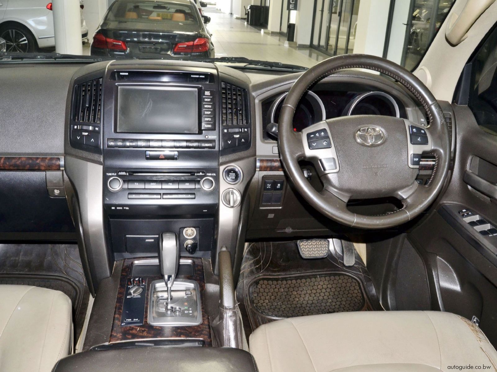 2009 Toyota Land Cruiser VX V8 pictures