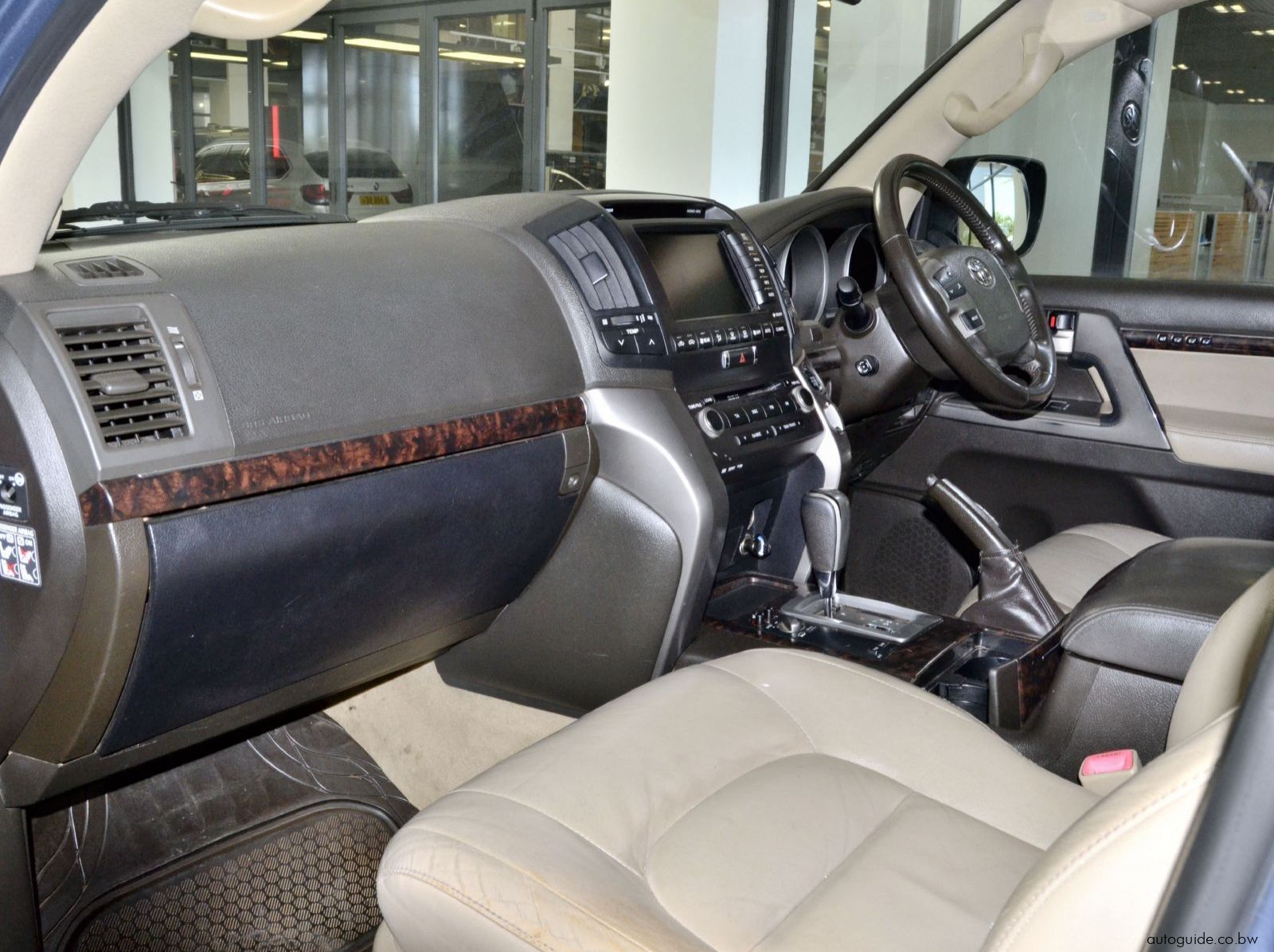 2009 Toyota Land Cruiser VX V8 pictures