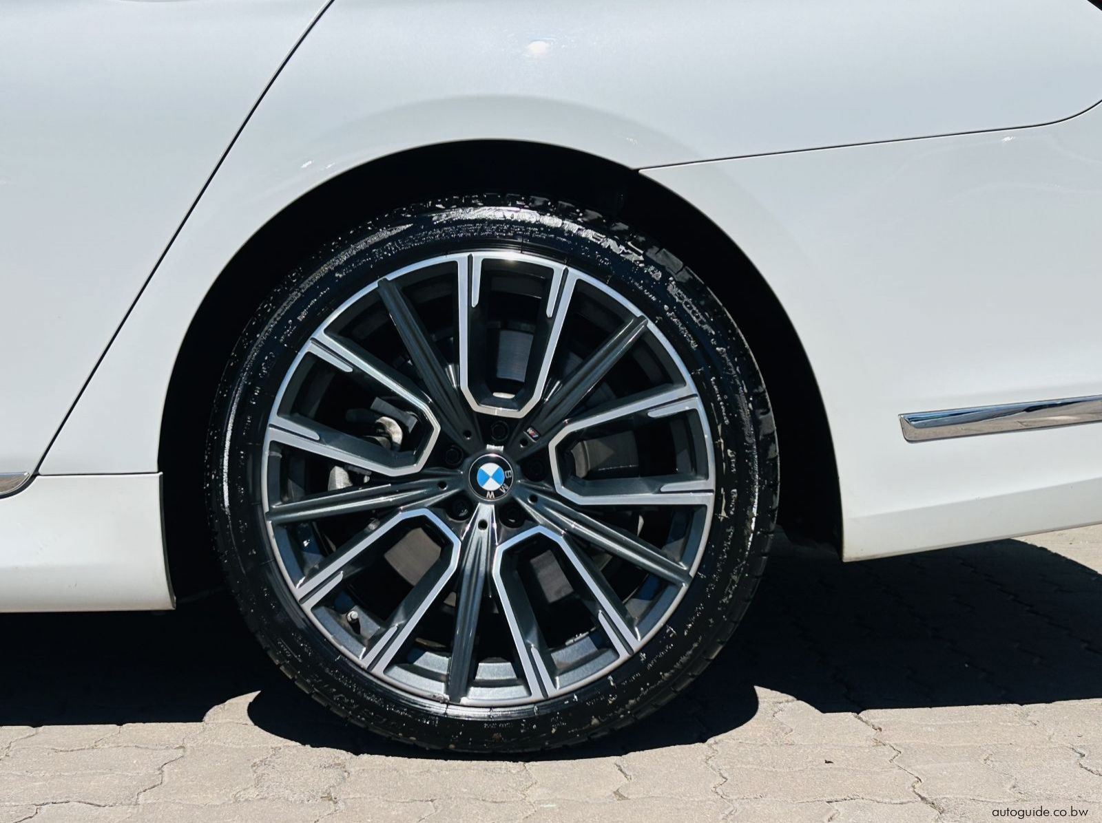 2019 BMW 750Li xDrive pictures