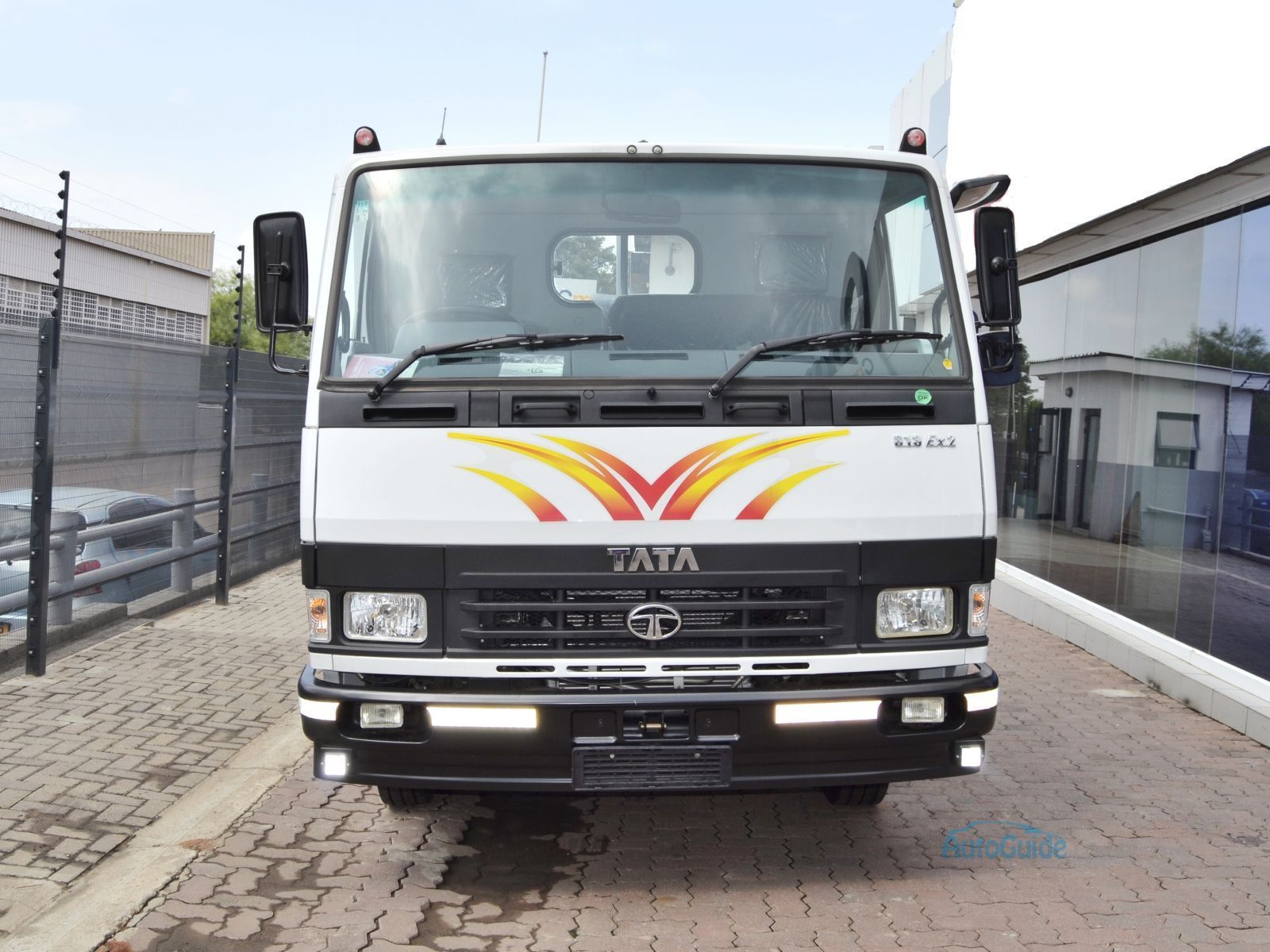 2026 Tata 813 Ex2 Drop Side photo