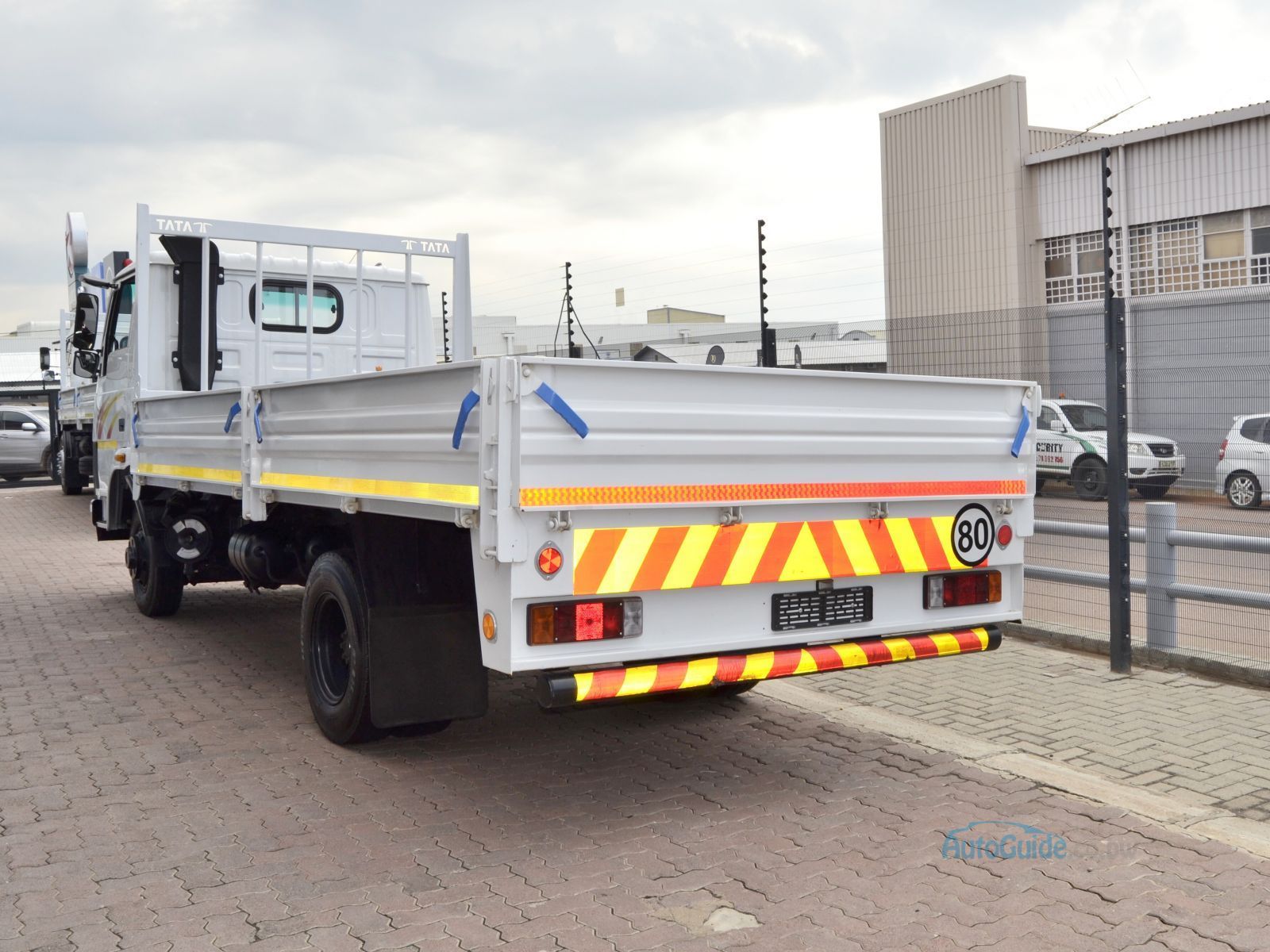 2026 Tata 813 Ex2 Drop Side photo