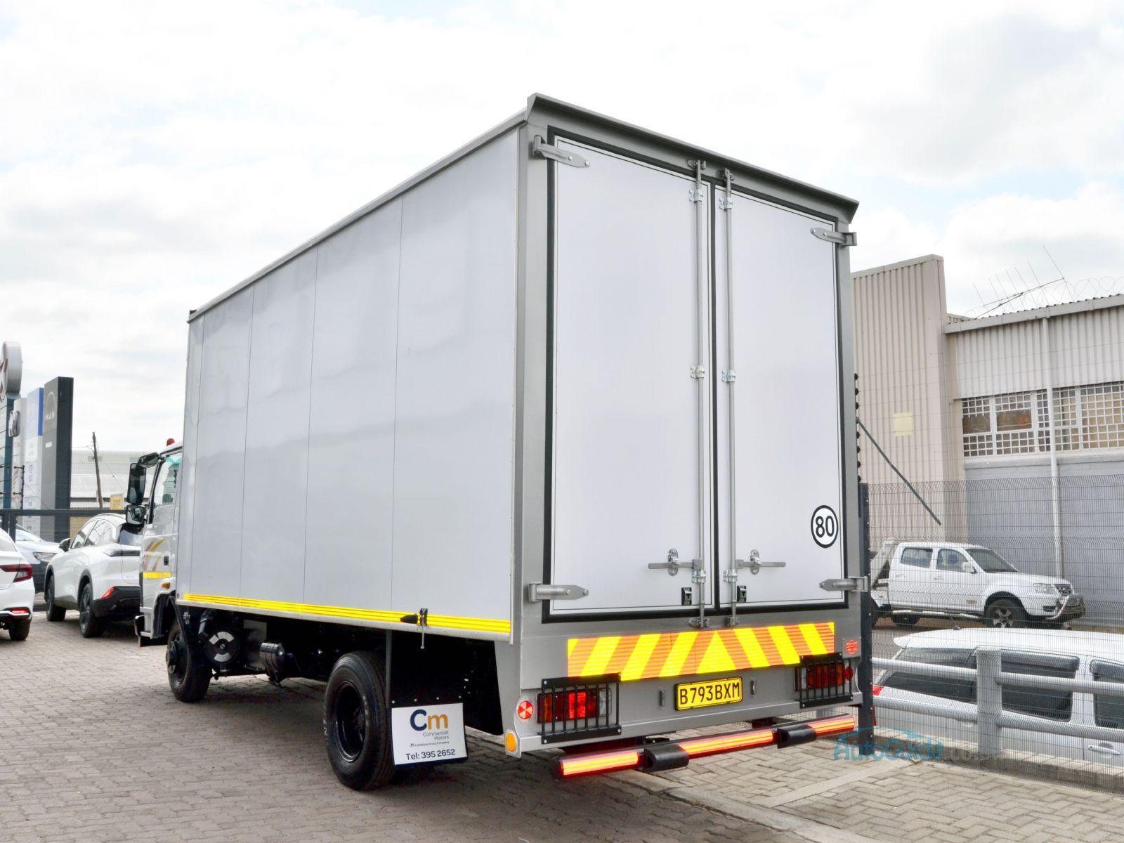 2025 Tata LPT 813 VAN BODY photo