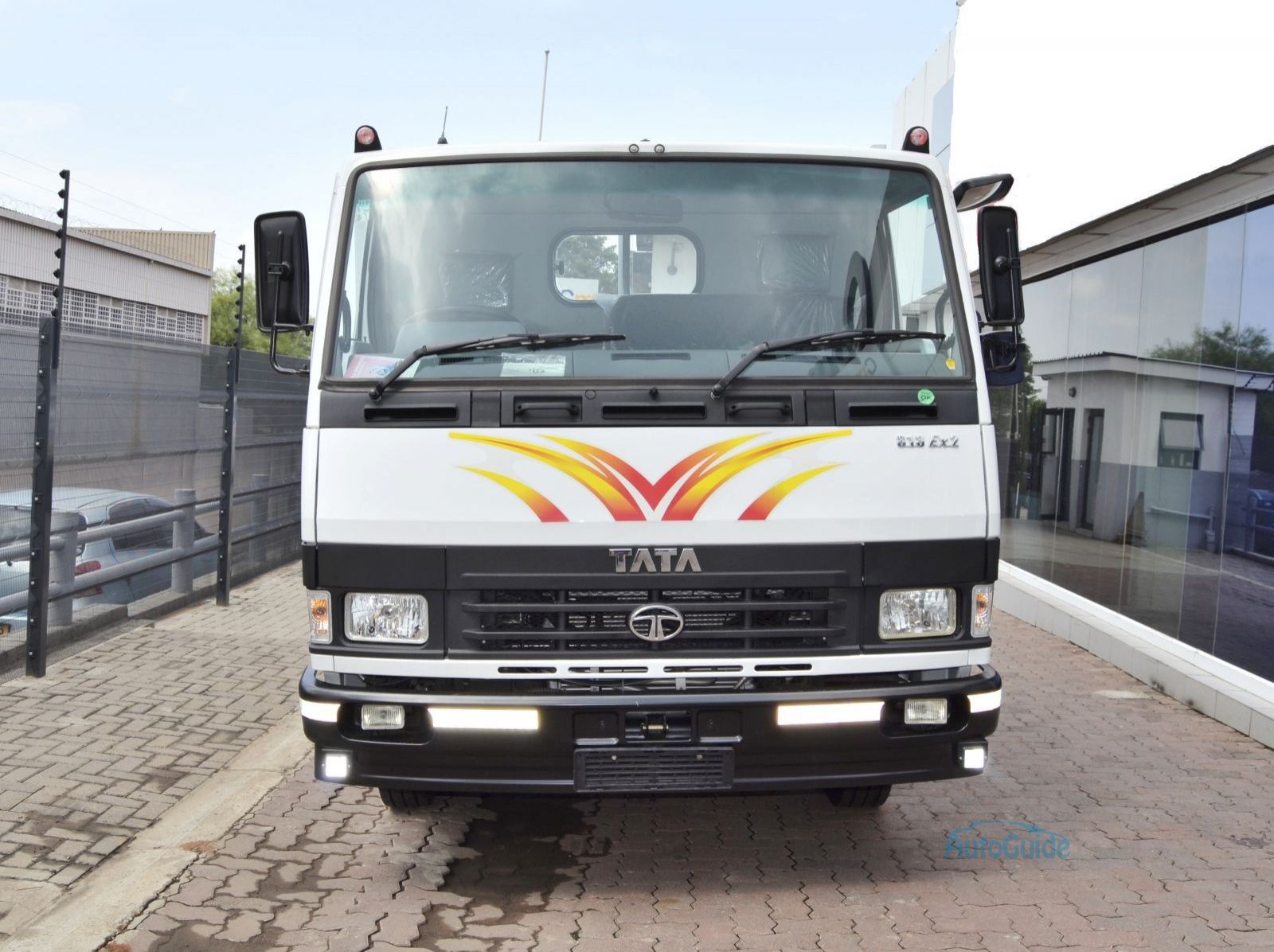 2025 Tata 813 Ex2 Drop Side pictures