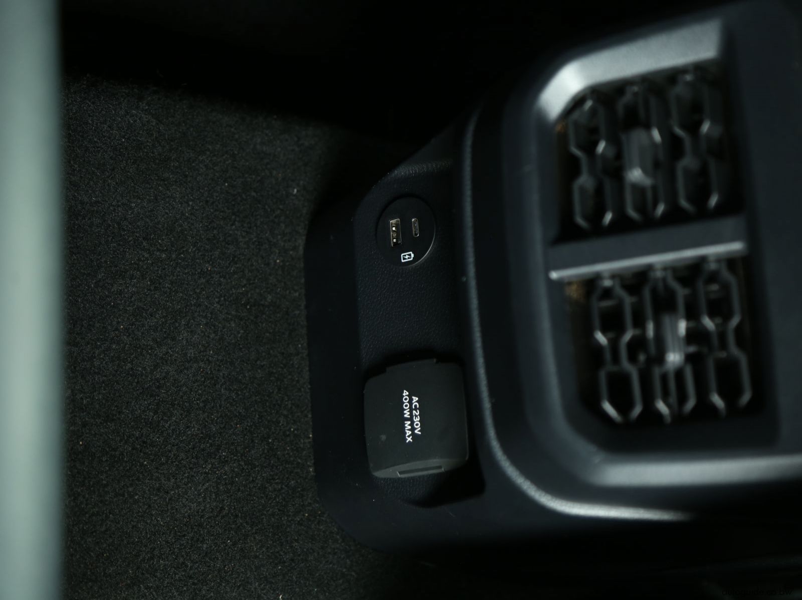 2025 Ford Ranger Wildtrak 10 Speed Auto  pictures