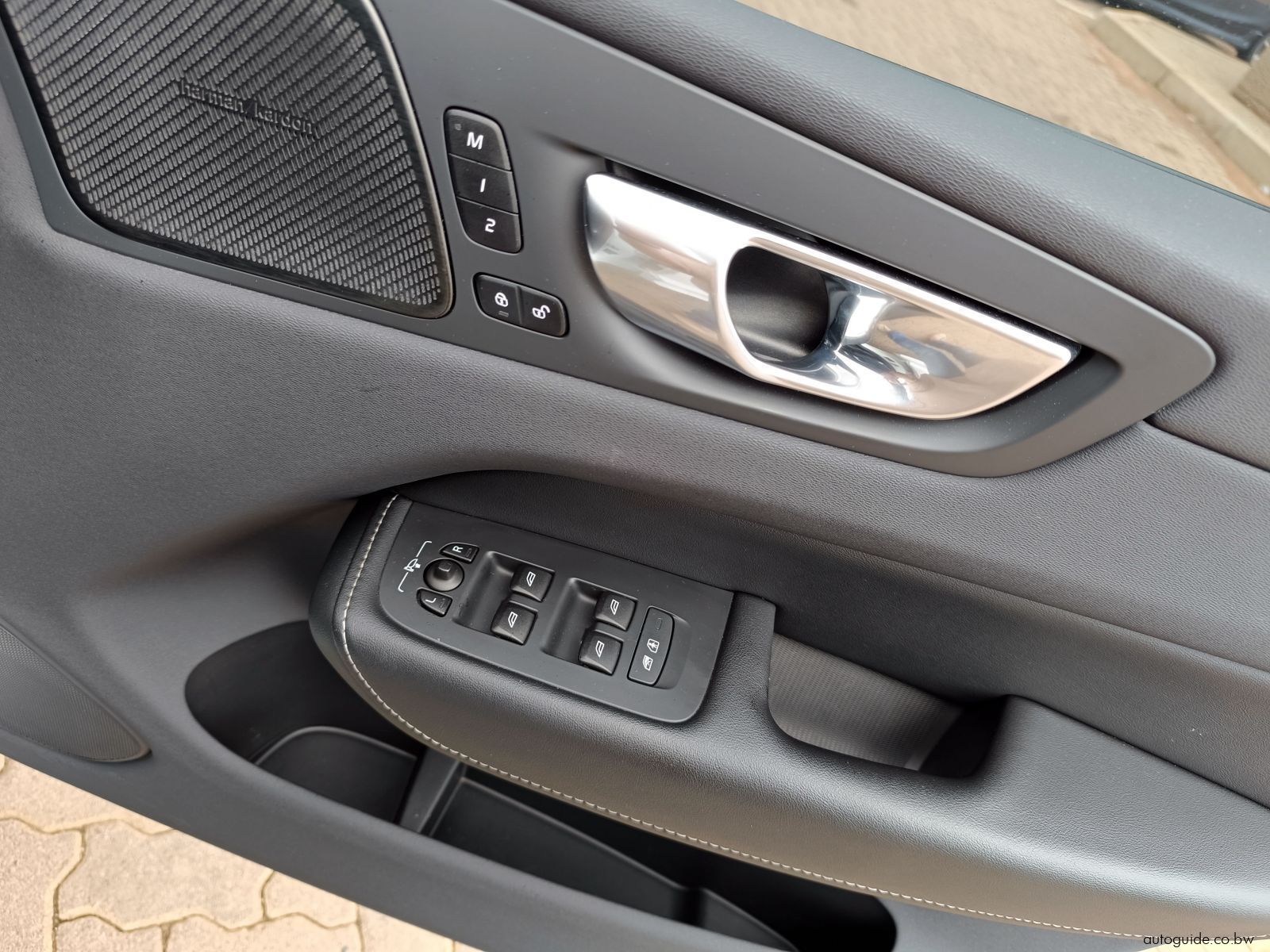 2022 Volvo XC60 B5 AWD photo
