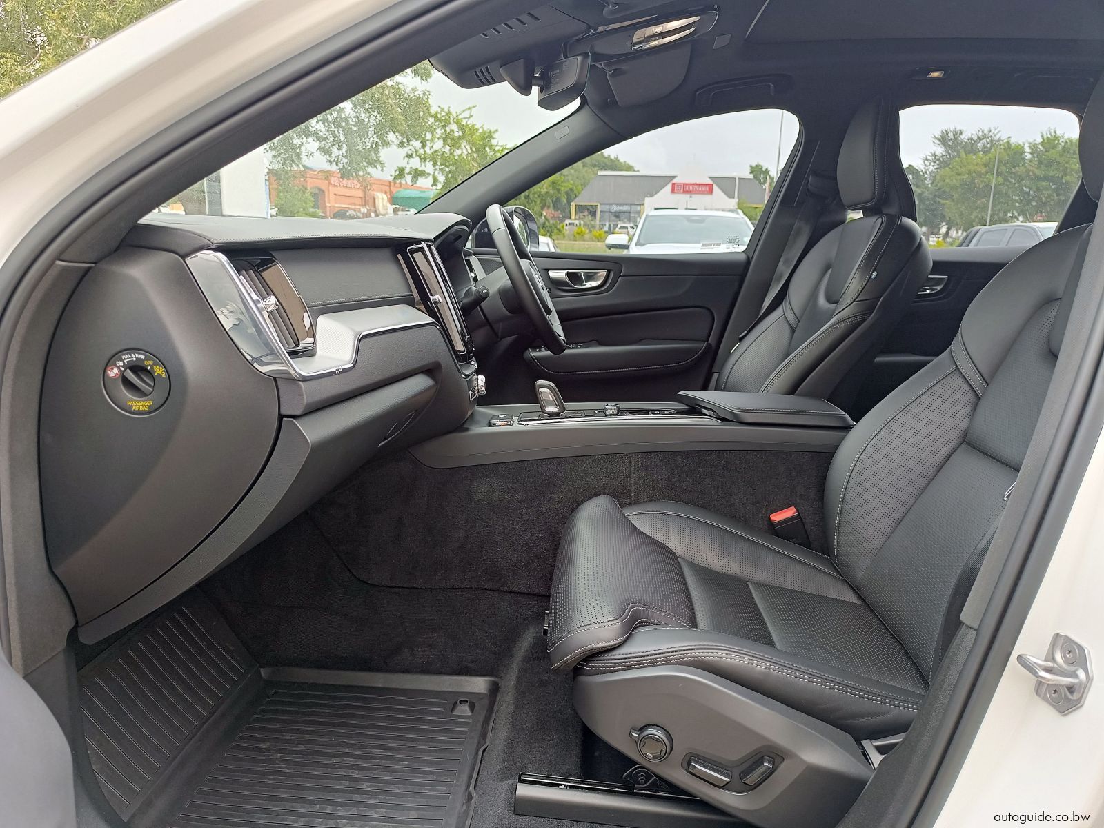 2022 Volvo XC60 B5 AWD photo