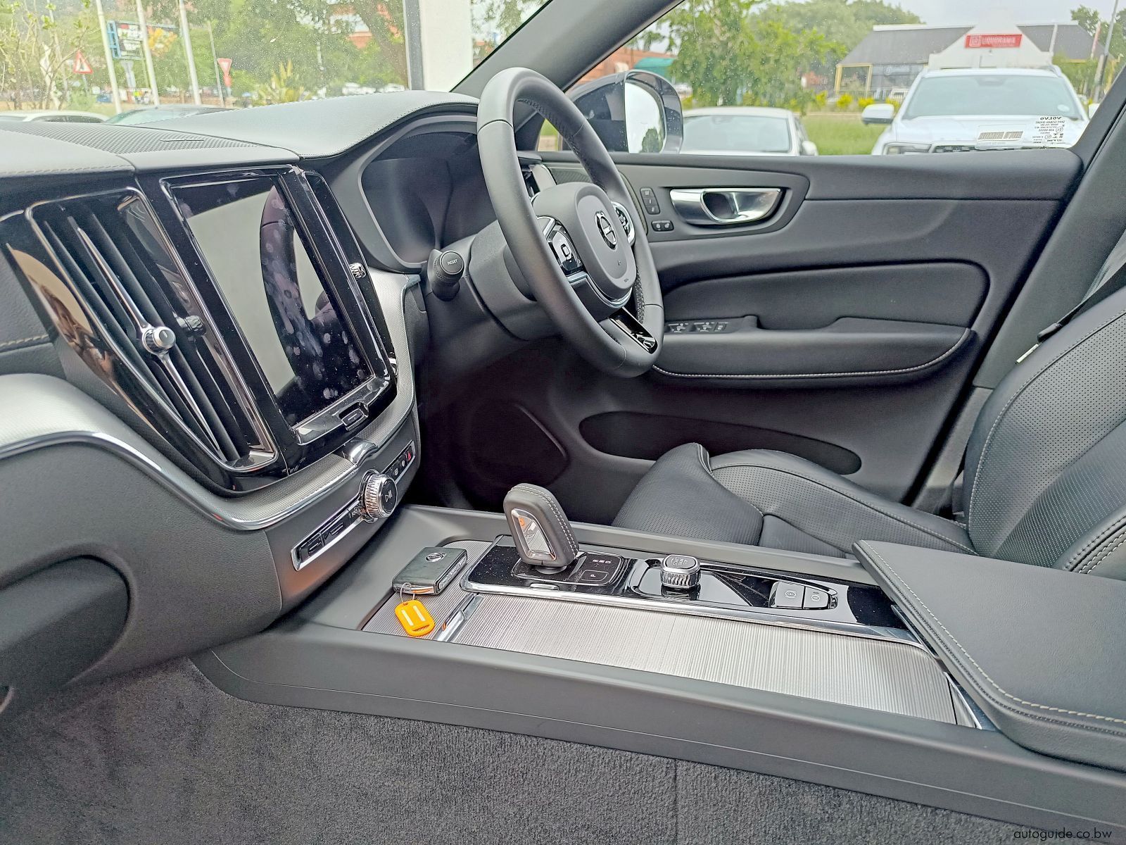 2022 Volvo XC60 B5 AWD photo