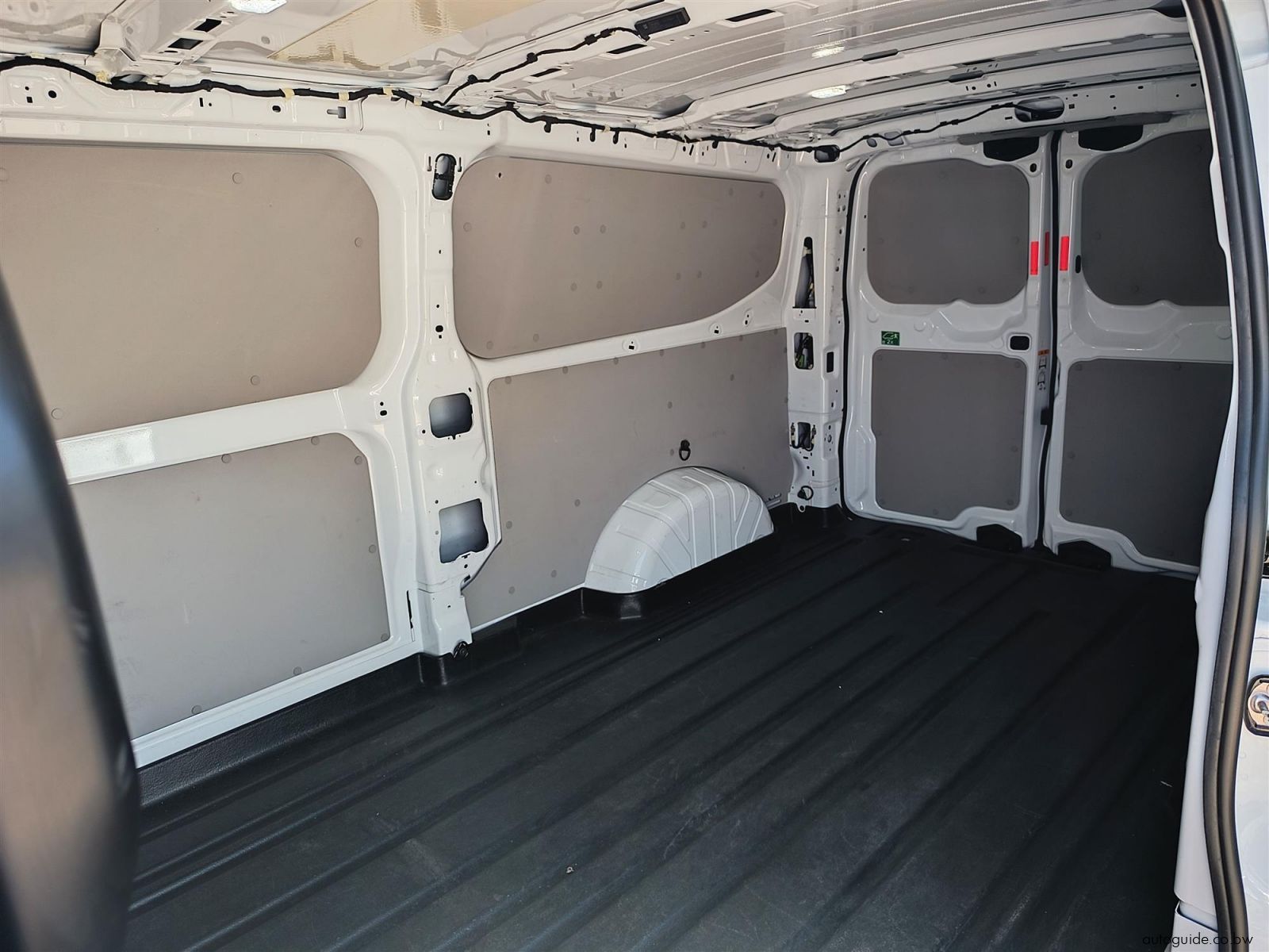2025 Ford Transit Custom photo