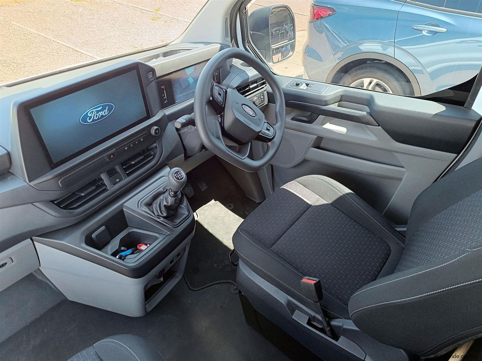 2025 Ford Transit Custom photo