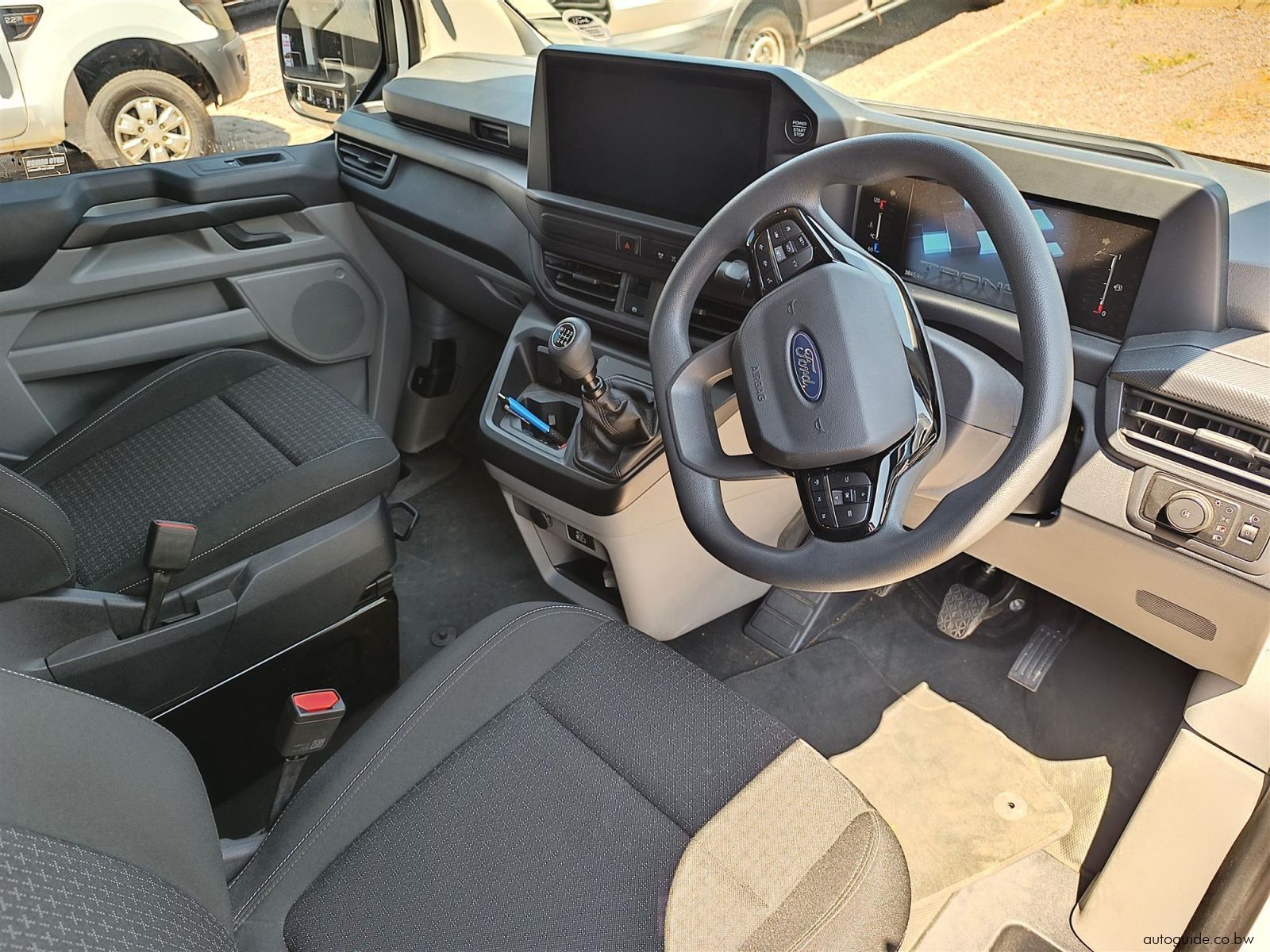 2025 Ford Transit Custom photo
