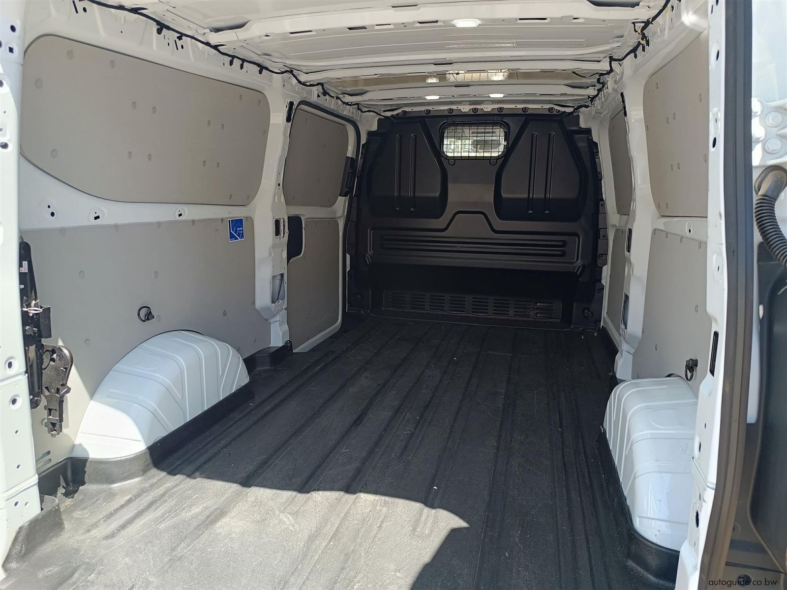 2025 Ford Transit Custom photo