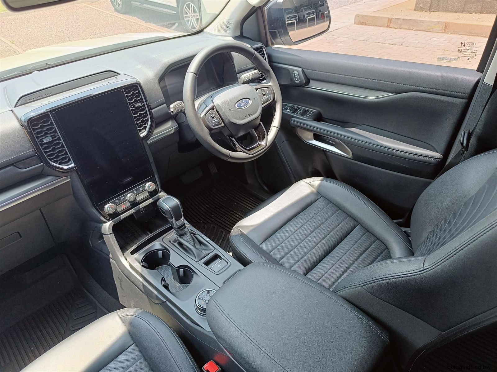 2025 Ford Everest Sport photo