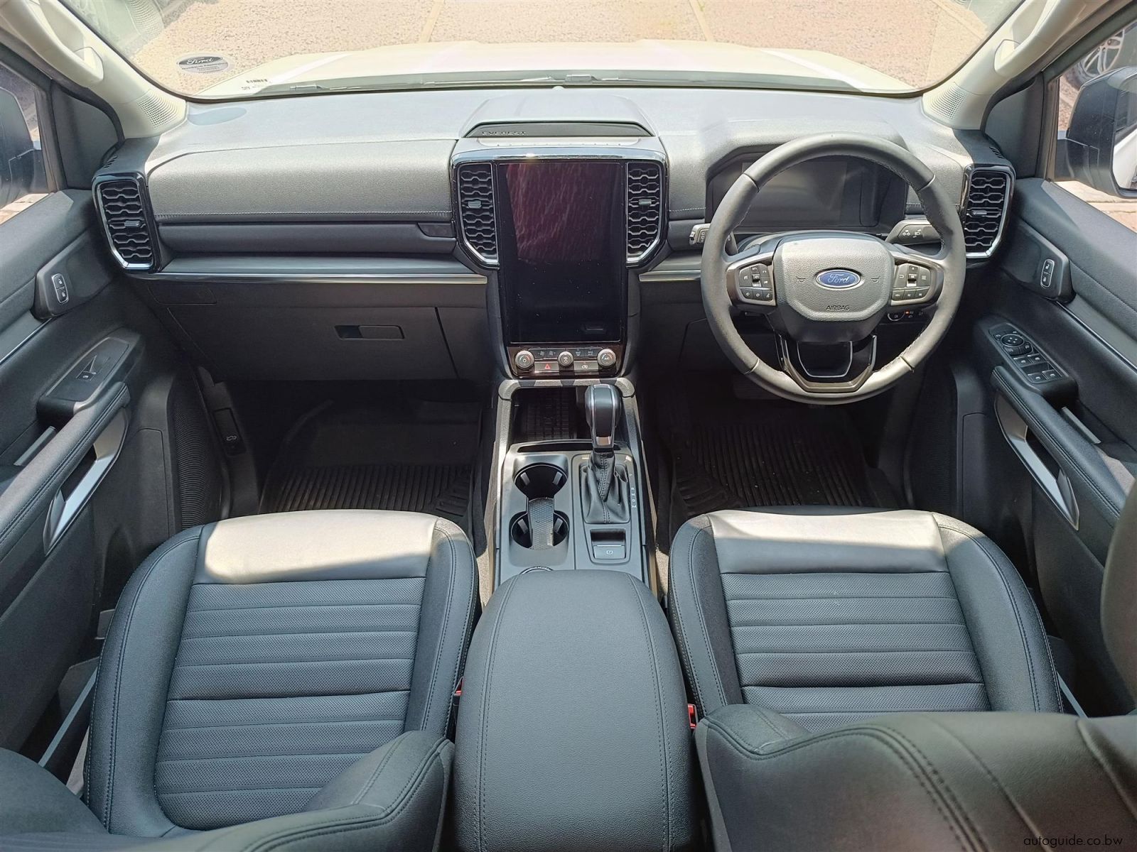 2025 Ford Everest Sport photo
