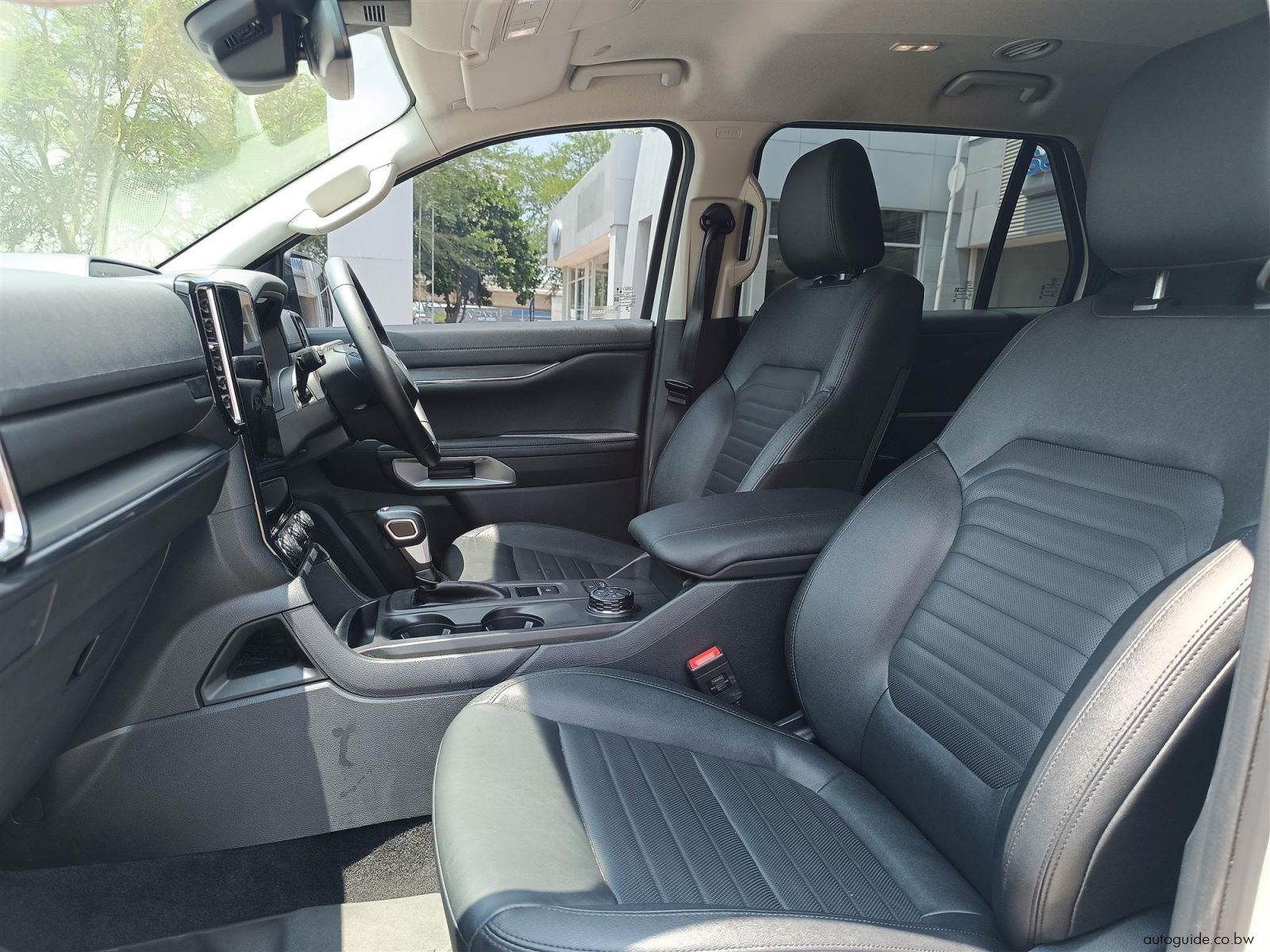 2025 Ford Everest Sport photo