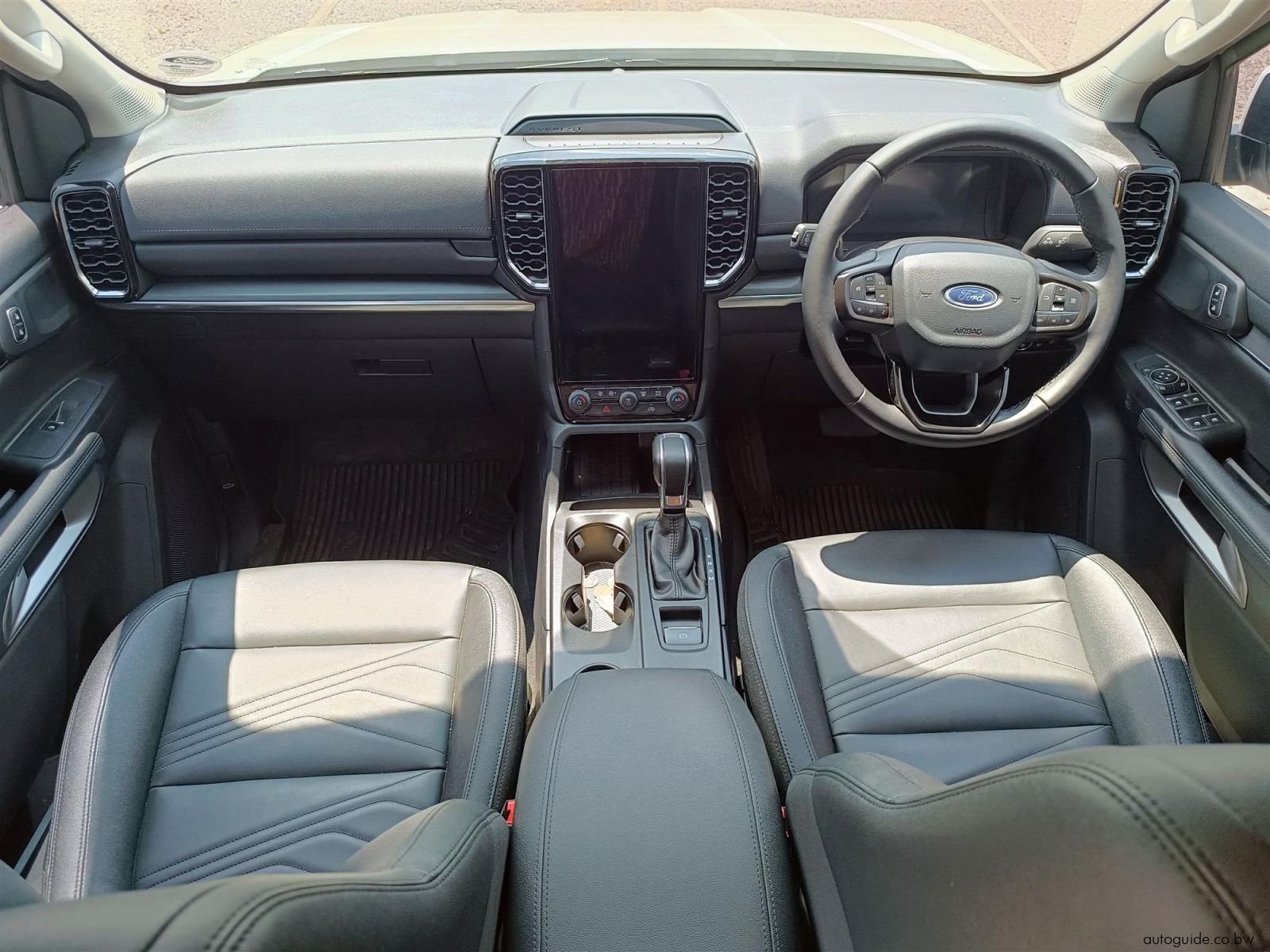 2025 Ford Everest photo
