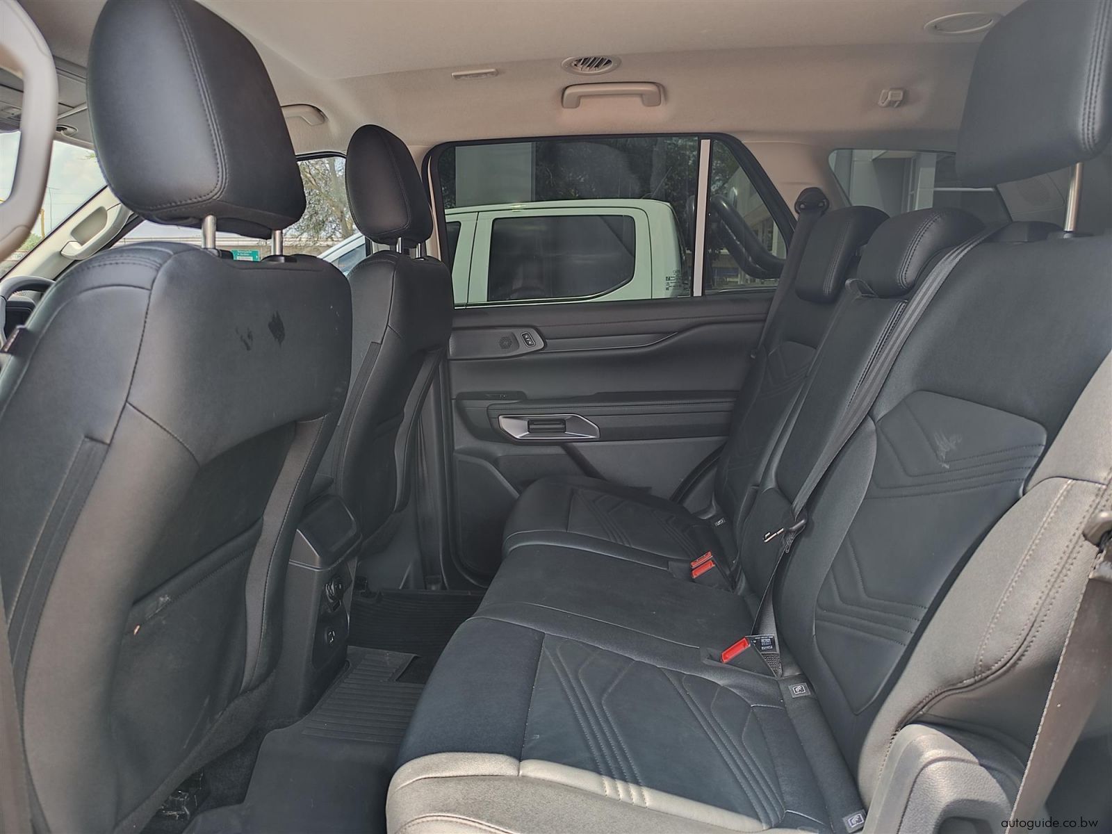 2025 Ford Everest photo