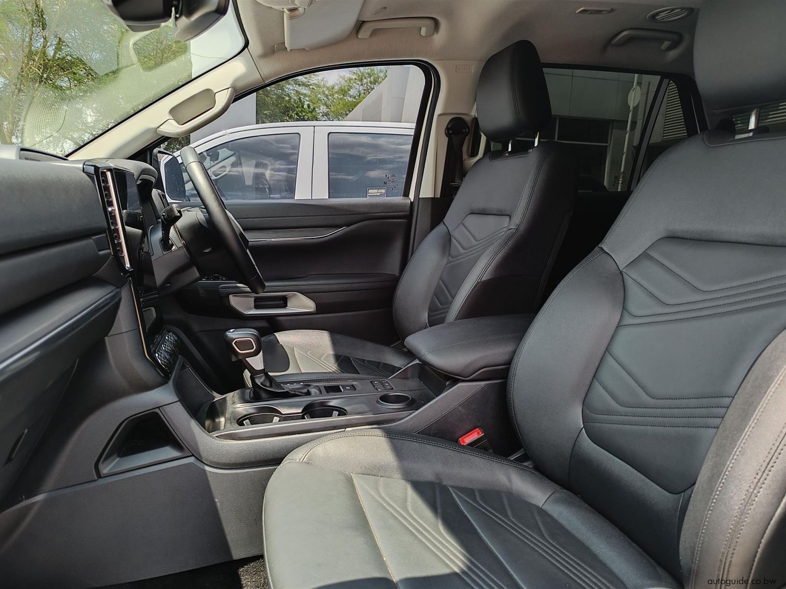 2025 Ford Everest photo