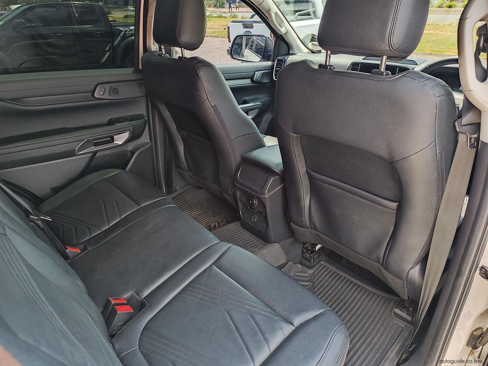 2025 Ford Everest photo