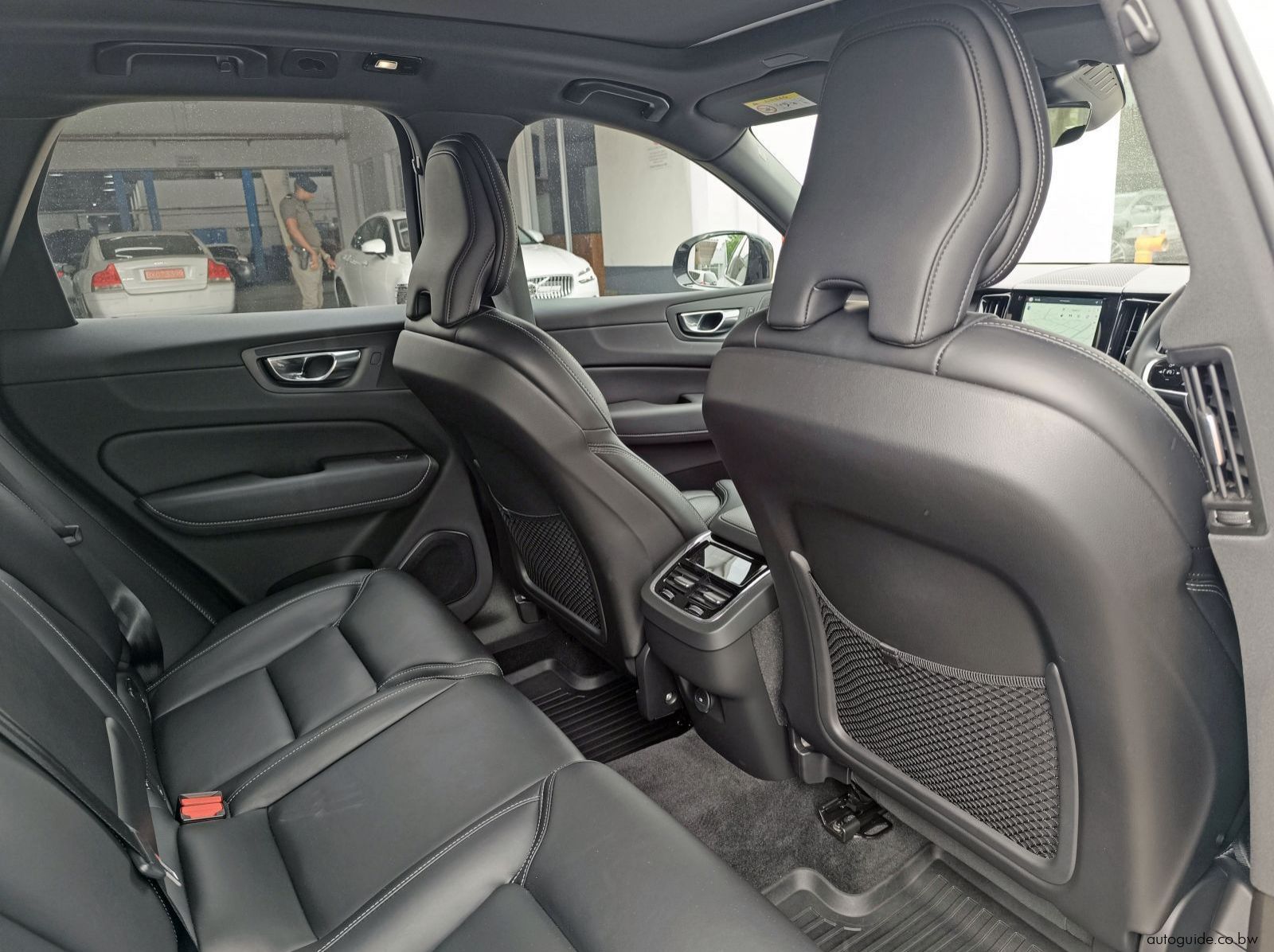 2022 Volvo XC60 B5 AWD pictures