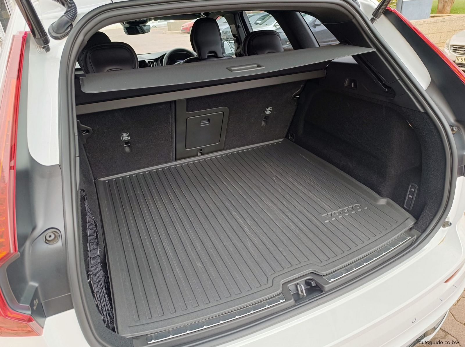 2022 Volvo XC60 B5 AWD pictures