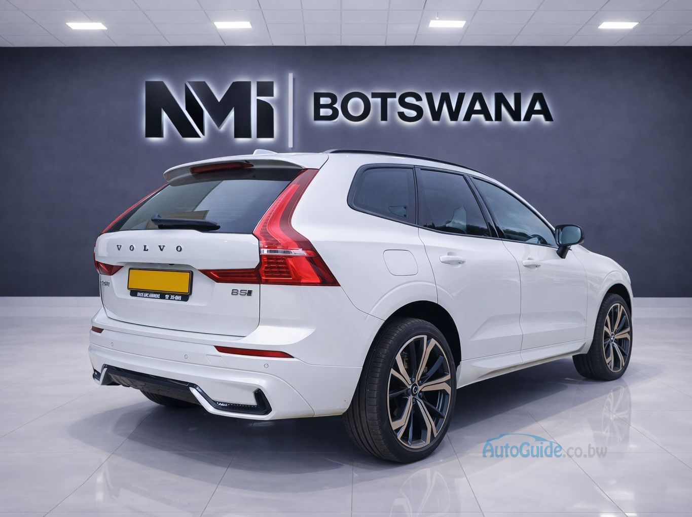 2022 Volvo XC60 B5 AWD pictures