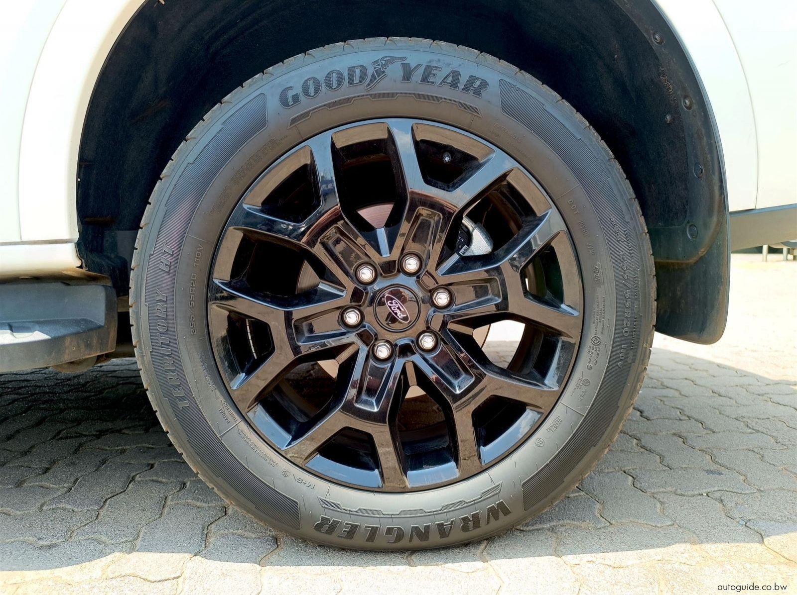 2025 Ford Everest Sport pictures