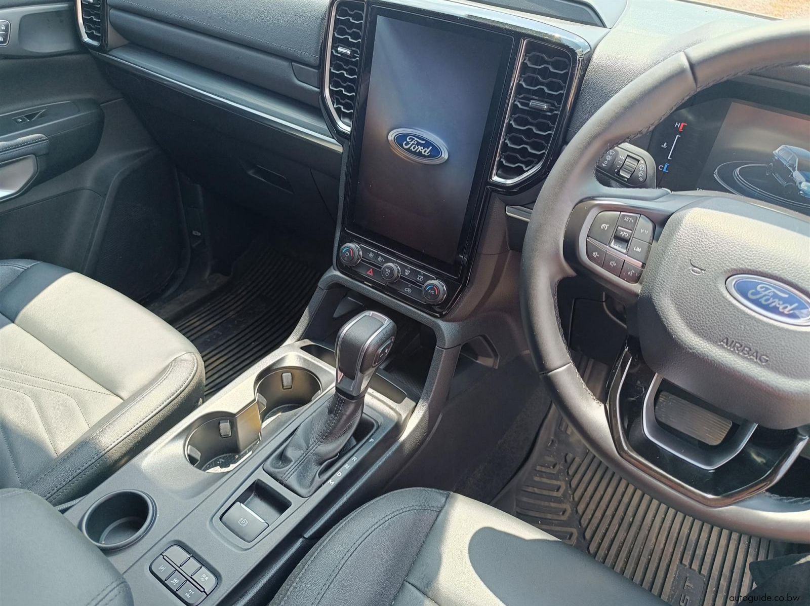 2025 Ford Everest pictures