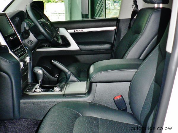 2018 Toyota Land Cruiser 200 Series V8 VX photo