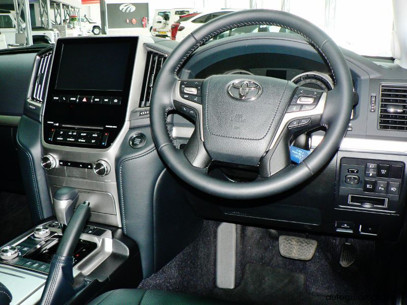 2018 Toyota Land Cruiser 200 Series V8 VX photo