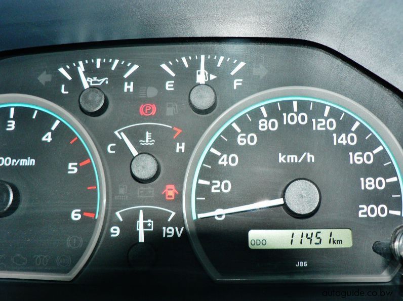 2018 Toyota Land Cruiser LX V8 pictures