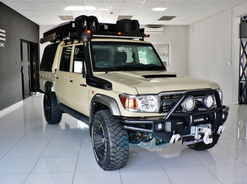 2018 Toyota Land Cruiser LX V8 pictures