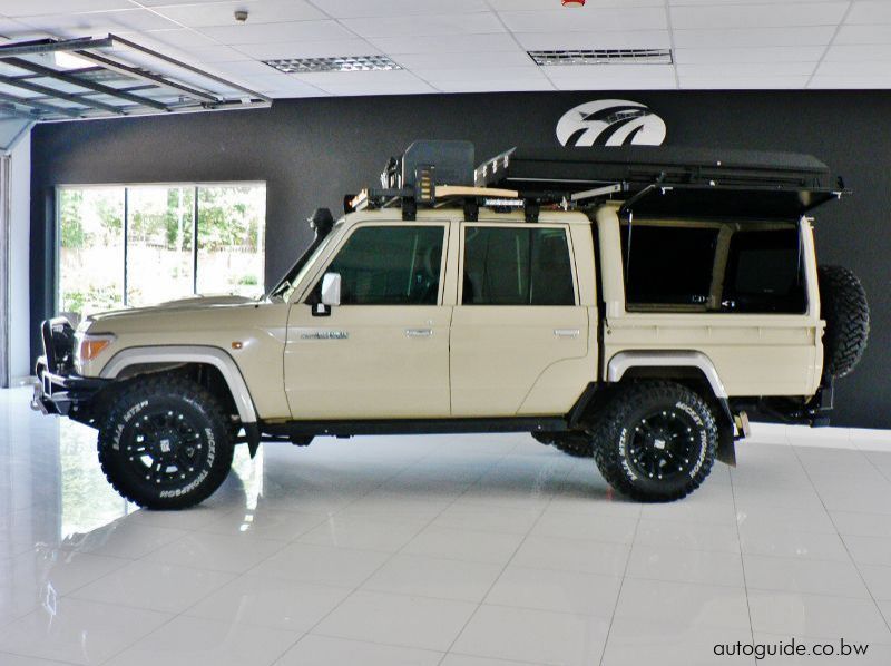 2018 Toyota Land Cruiser LX V8 pictures