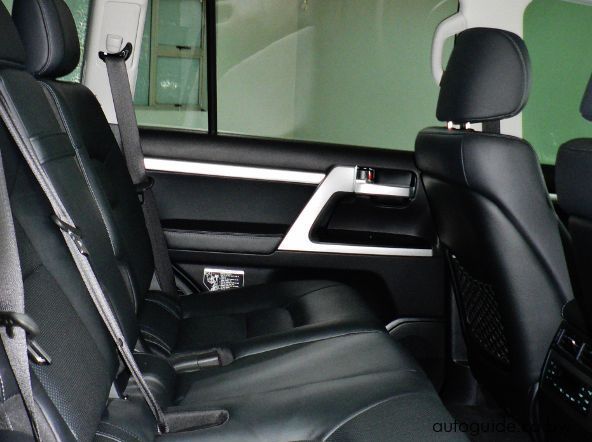 2018 Toyota Land Cruiser 200 Series V8 VX pictures